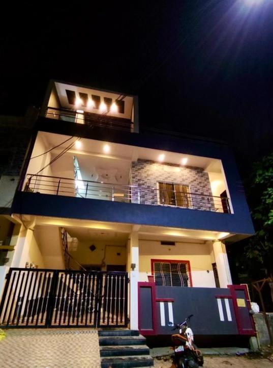 Ap Suite - By Ap Villa'S And Resort'S Ujjain Exteriör bild